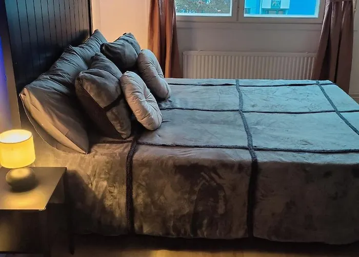 Sky View Loft Nearby Airport 公寓